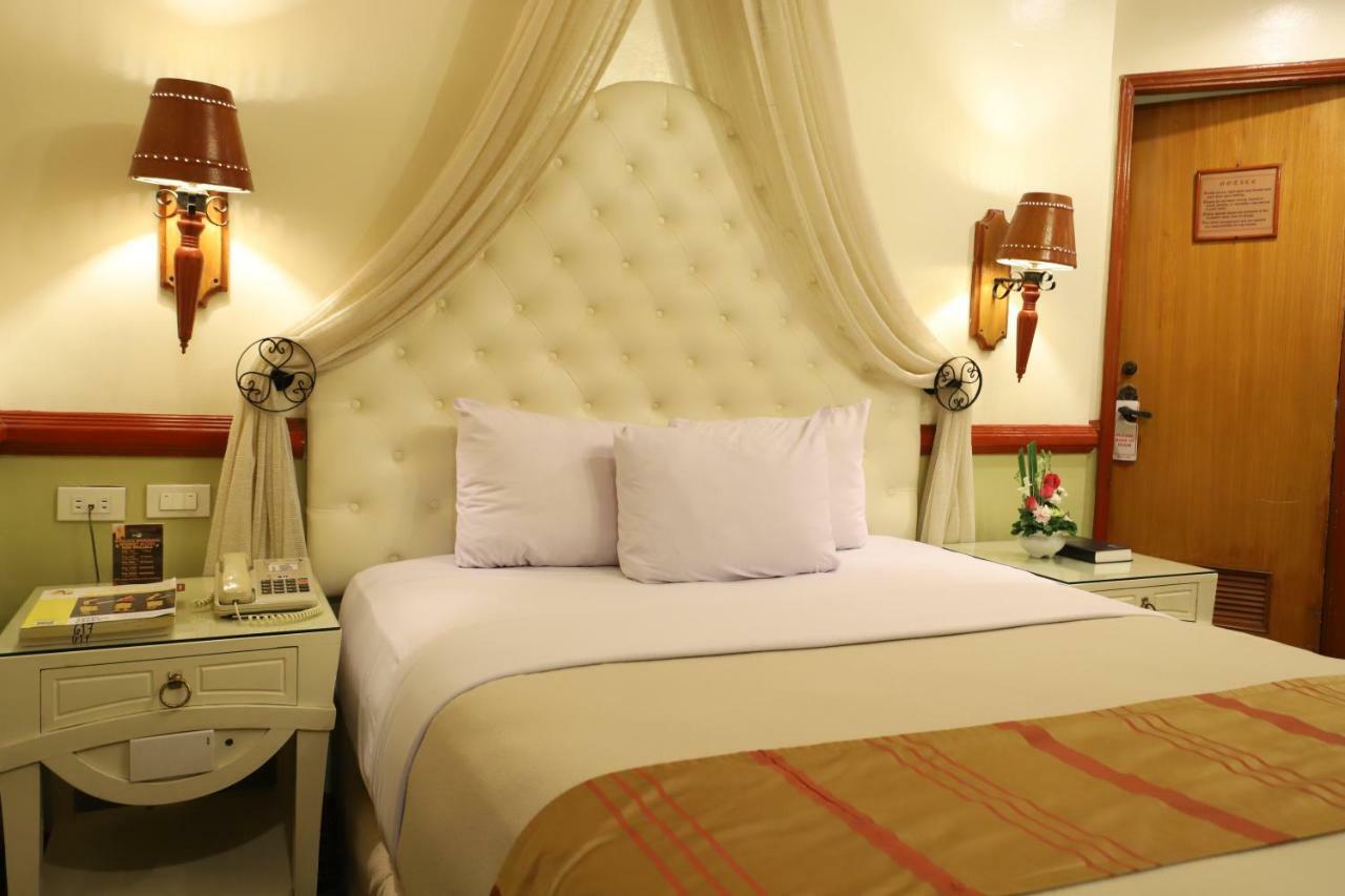 Camelot Hotel Quezon City Exteriör bild